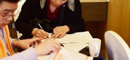 突破自身，搏擊商海風(fēng)浪尋長(zhǎng)遠(yuǎn)發(fā)展